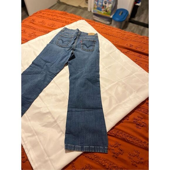 Levi's 512 perfectly slimming boot cut. Size 6 medium. ￼ - Picture 3 of 9